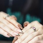 خدمات تخصصی کاشت ناخن ناهید