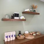 خدمات اسکالپ و مراقبت کف سر خاتون