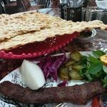 رستوران گلپایگانی نان داغ کباب داغ