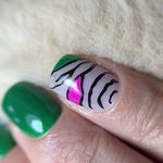 خدمات تخصصی مژه و ناخن ریهانیس