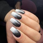 سالن تخصصی کاشت ناخن لیرو