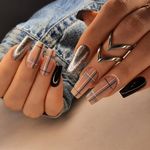 مرکزتخصصی کاشت ناخن و اکستنشن مژه رامونا