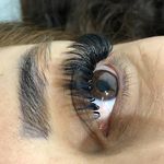 سالن زیبایی اکلیل ( خدمات تخصصی ناخن ٬ مژه ٬ کراتین و آرایش دائم )