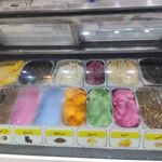 بستنی فروشی چکنه