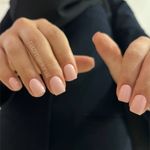 آموزش کاشت و خدمات ناخن نازنین ملکی