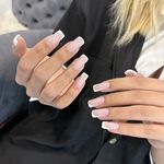 خدمات تخصصی ناخن نگین