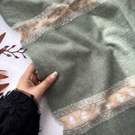 گالری شال و روسری عطرا