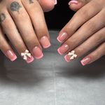 خدمات تخصصی کاشت ناخن ستایش