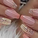 سالن کاشت ناخن لاله