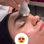 سالن پاکسازی پوست وفیشیال صورت زیبارو