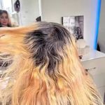 آرایشگاه زنانه نگارگر