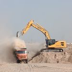 حفاری و گود برداری با بیل مکانیک حسین