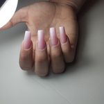 خدمات تخصصی کاشت  و ترمیم ناخن فاطمه