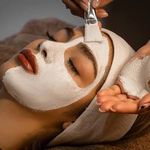 خدمات تخصصی فیشیال و مراقبتی پوست بارانا