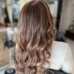 خدمات تخصصی رنگ و لایت و کوتاهی مو هستی