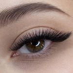 خدمات تخصصی اکستنشن و لیفت مژه مریم