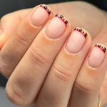 سالن تخصصی کاشت و طراحی ناخن شیوا
