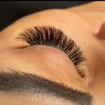 خدمات اکستنشن مژه و لیفت ابرو