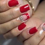 خدمات تخصصی کاشت و طراحى ناخن دان