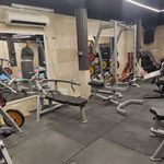 باشگاه بدنسازی و رزمی پیشتازان اذرخش