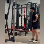 مربی بدنسازی، و فوتبال. اطلس مال A5.