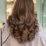 سالن زیبایی و آرایشگاه زنانه ملکه شادلی