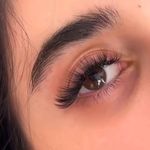 خدمات تخصصی ناخن و کاشت مژه اکرم نقی لو