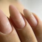 خدمات تخصصی کاشت ناخن حنا