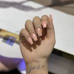 سالن کاشت ناخن و آموزش خدمات ناخن مینا