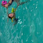 آکادمی آموزش شنا و آب‌درمانی سارا حاتمی