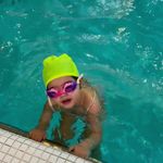 آکادمی آموزش شنا و آب‌درمانی سارا حاتمی