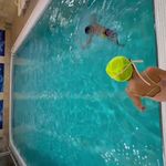 آکادمی آموزش شنا و آب‌درمانی سارا حاتمی