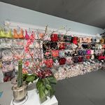 گالرى لباس زير درخشش طلايى