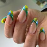 مرکز تخصصی کاشت ناخن گلچین حیاتی