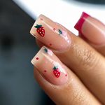 خدمات تخصصی کاشت و ترمیم ناخن بیتا