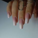 خدمات و آموزش کاشت ناخن مهلا