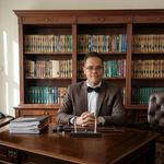 وکیل پایه یک دادگستری پدرام مقدس