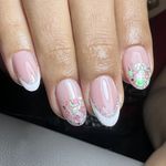 کاشت تخصصی ناخن روشنک