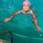 آکادمی آموزش شنا و آب‌درمانی سارا حاتمی