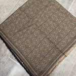 گالری شال و روسری عطرا