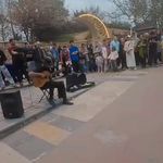 اجرای زنده با گیتار برای مناسبت هاتون