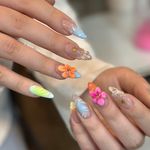 مرکز تخصصی کاشت ناخن و مژه لونا