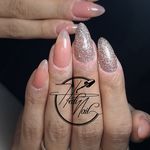 خدمات کاشت و ترمیم ناخن هدیه