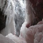 تنگه و آبشار داستان