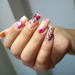 سالن تخصصی کاشت و طراحی ناخن شیوا