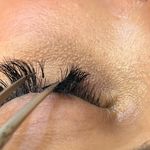 اکستنشن مژه لیفت مژه خدمات لایق چشمان تو