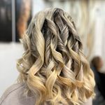 اموزشگاه و سالن زیبایی پانیذطلایی