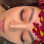 خدمات تخصصی اکستنشن مژه مهتاب