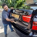 مرکز کارشناسی خودرو تشخیص رنگ اتاق نور مهندس پناهی