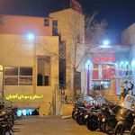 یوگا در آب استخر دلفین آبی